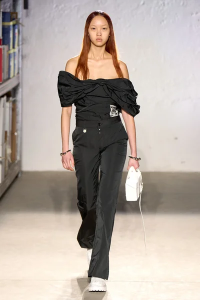 Look 16